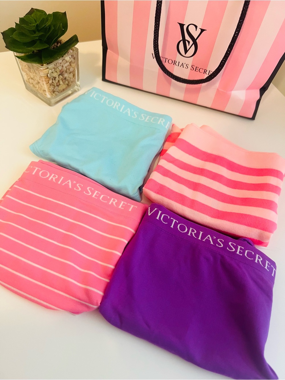 💕Victoria Secret- Seamless Hiphugger Panty _ Set of 4💕